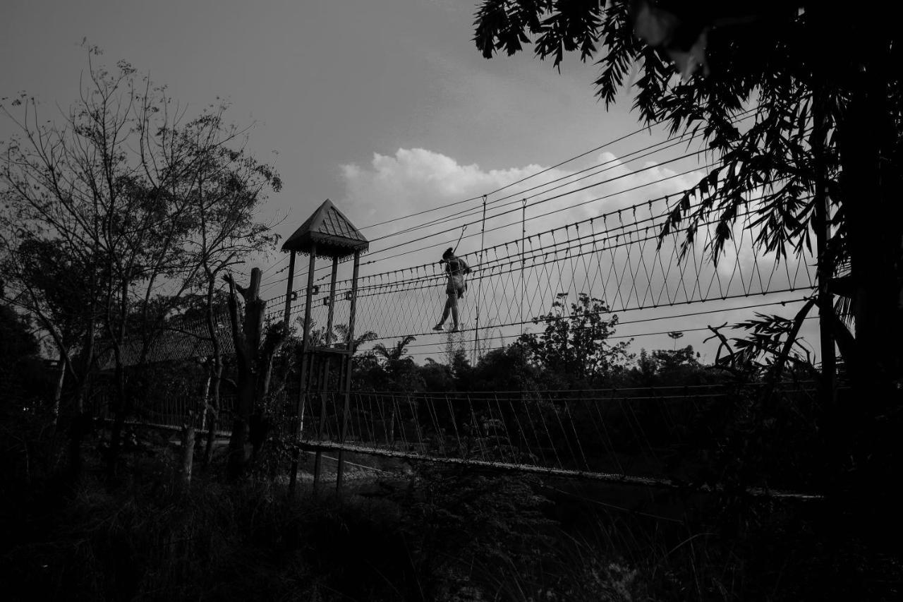Tathastu Pench Hotel Khawasa Bagian luar foto