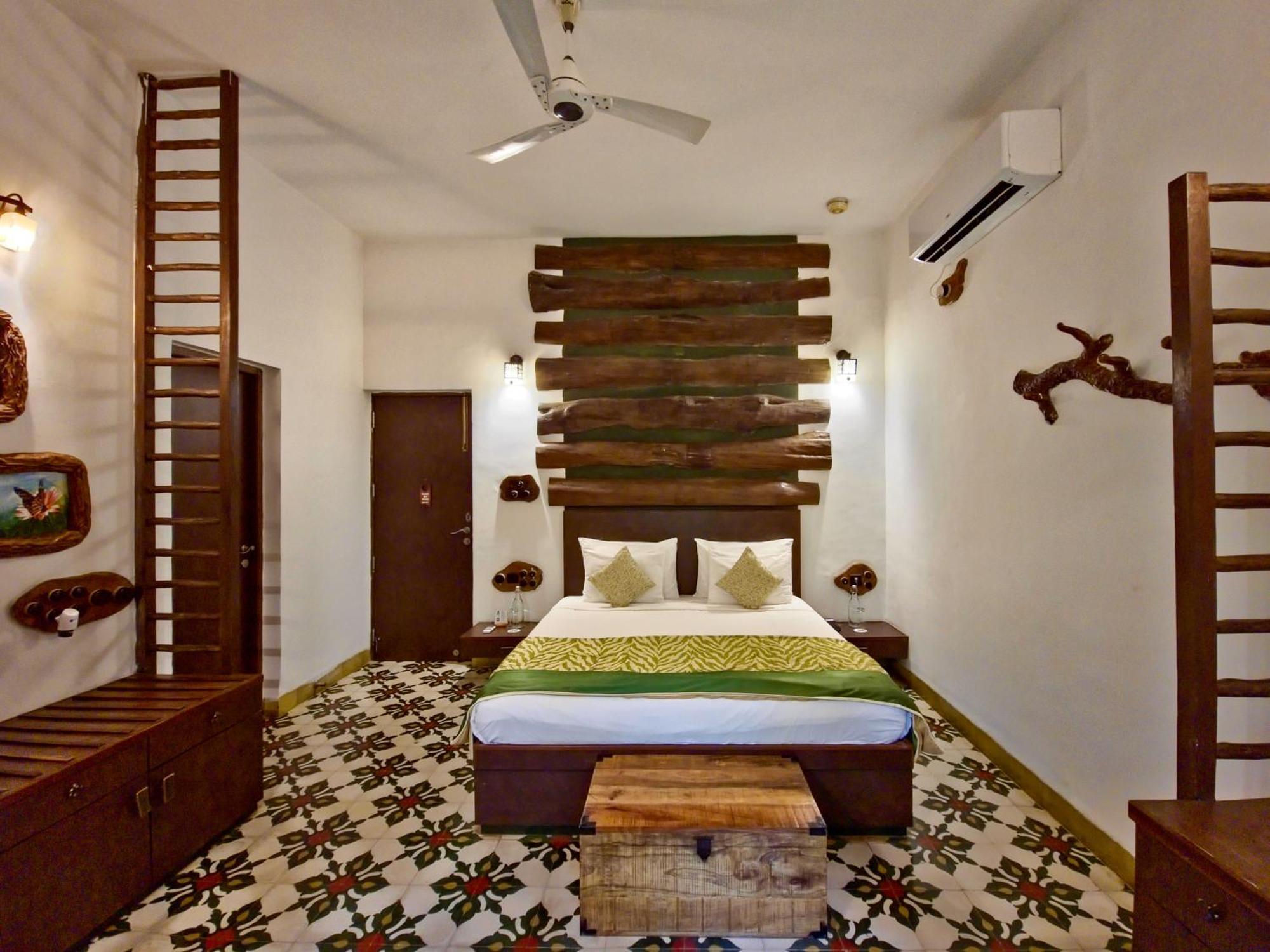 Tathastu Pench Hotel Khawasa Bagian luar foto
