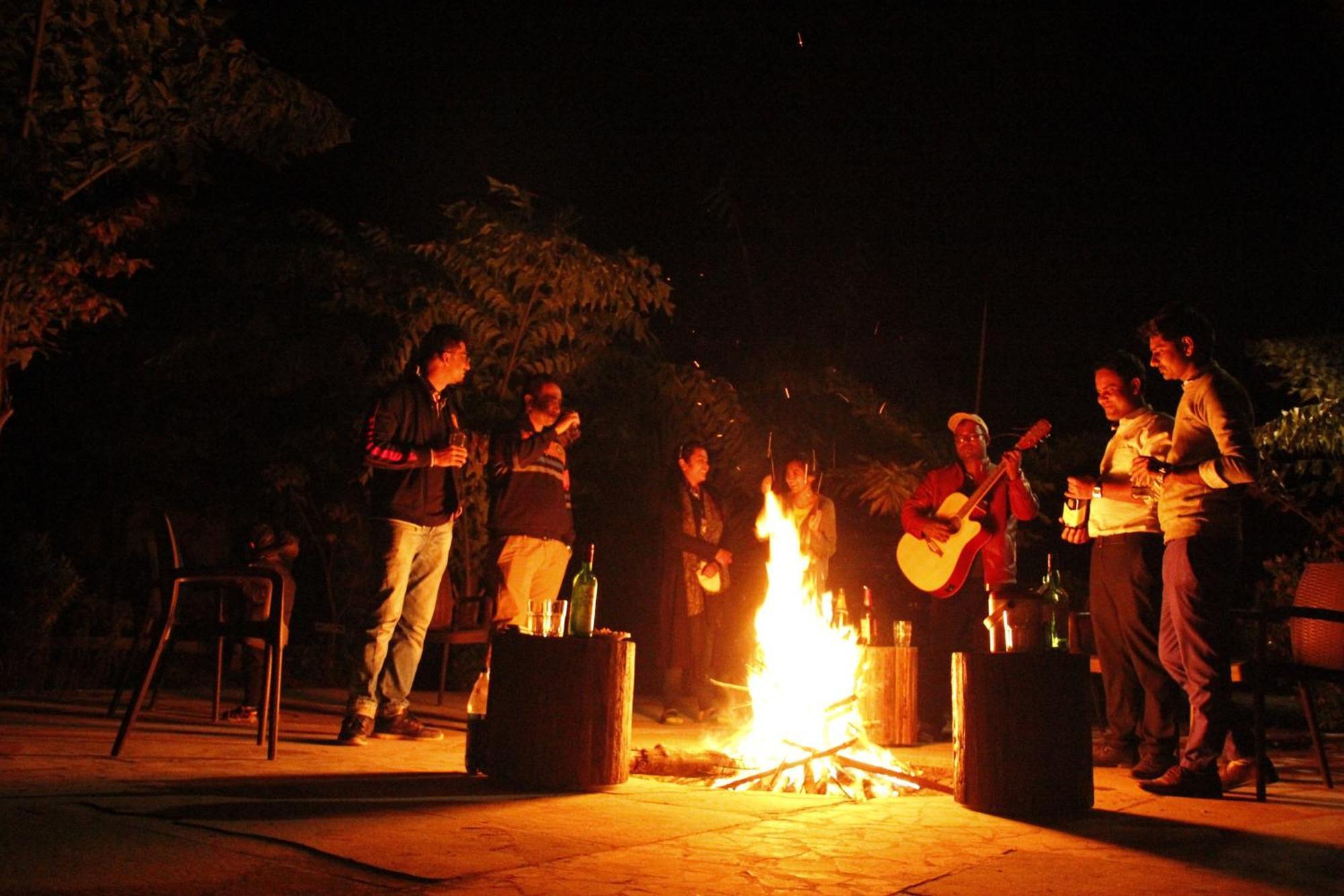 Tathastu Pench Hotel Khawasa Bagian luar foto